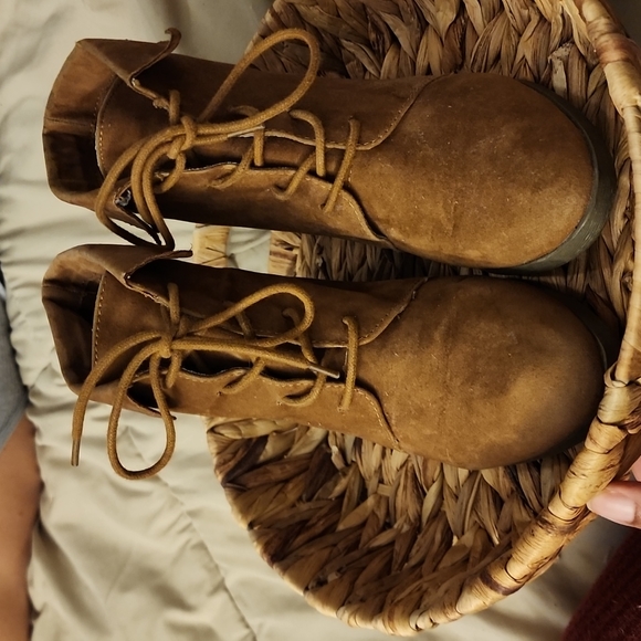 Dearest size 7, wedge booties - Picture 2 of 3